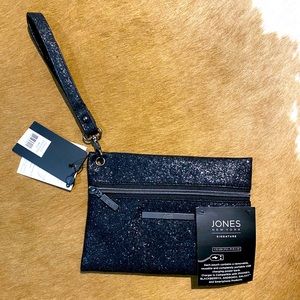 Jones Net York wristlet with phone charging pack